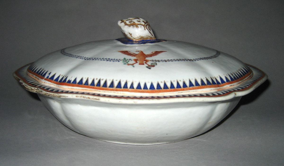 1963.0864.390 Porcelain Dish and cover
