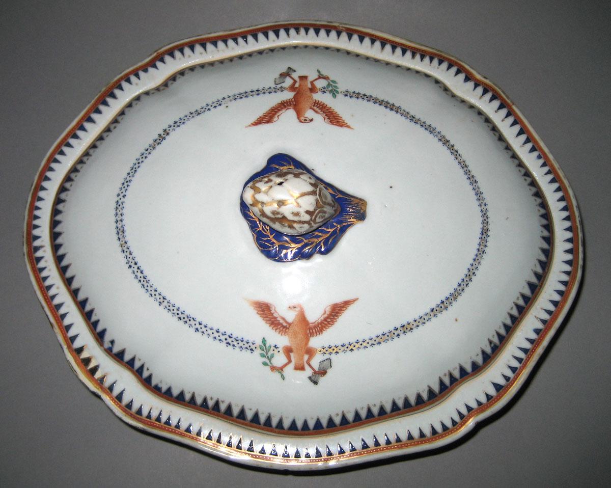 1963.0864.390 Porcelain Dish and cover top