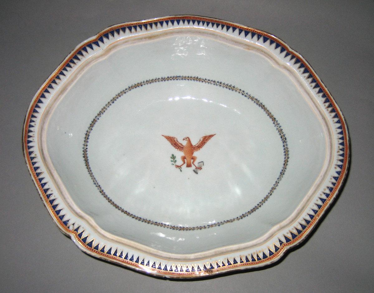 1963.0864.391 covered dish interior