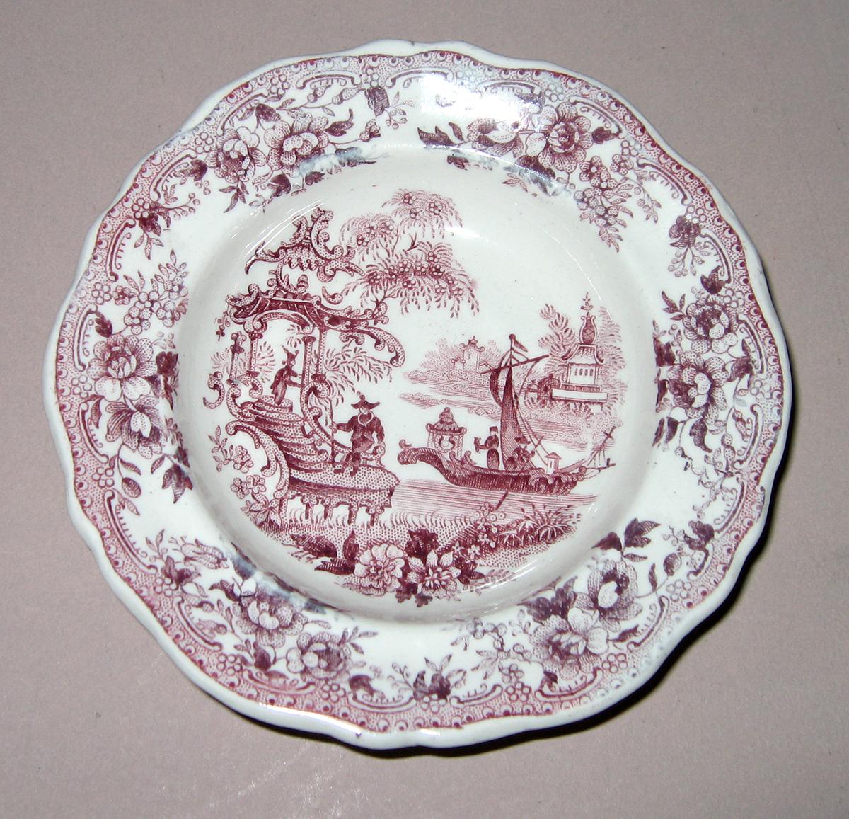 1955.0136.191 Miniature soup plate with chinoiserie printed scene