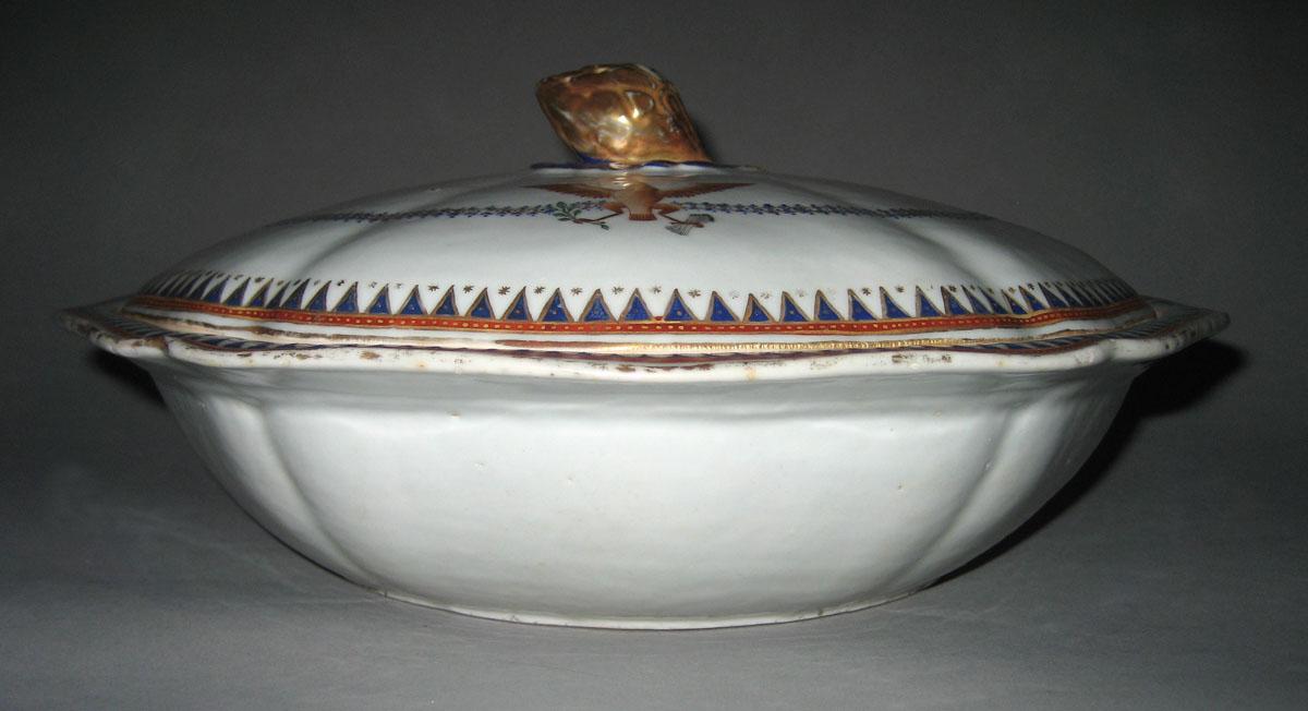 1963.0864.392 covered dish