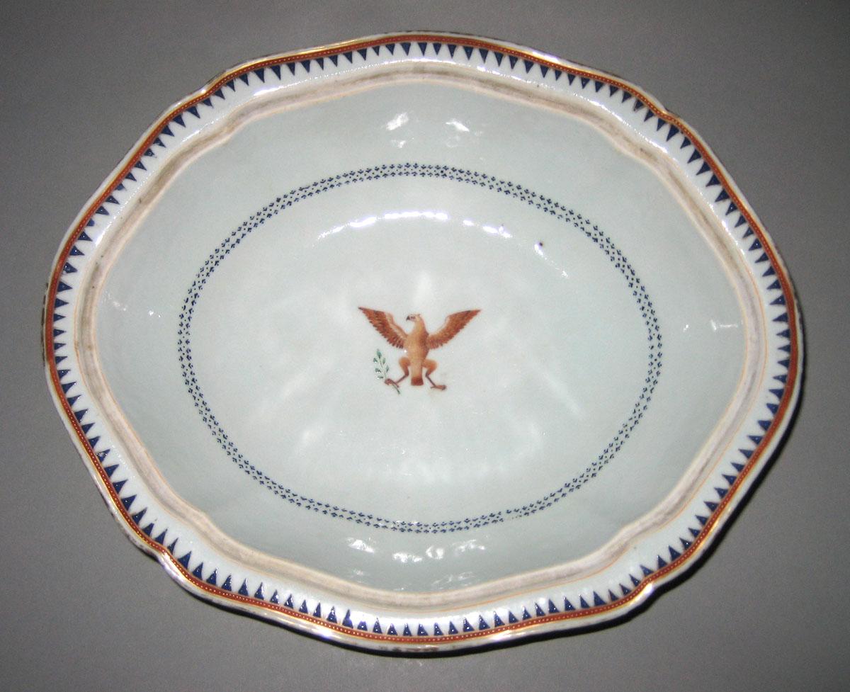 1963.0864.392 covered dish interior