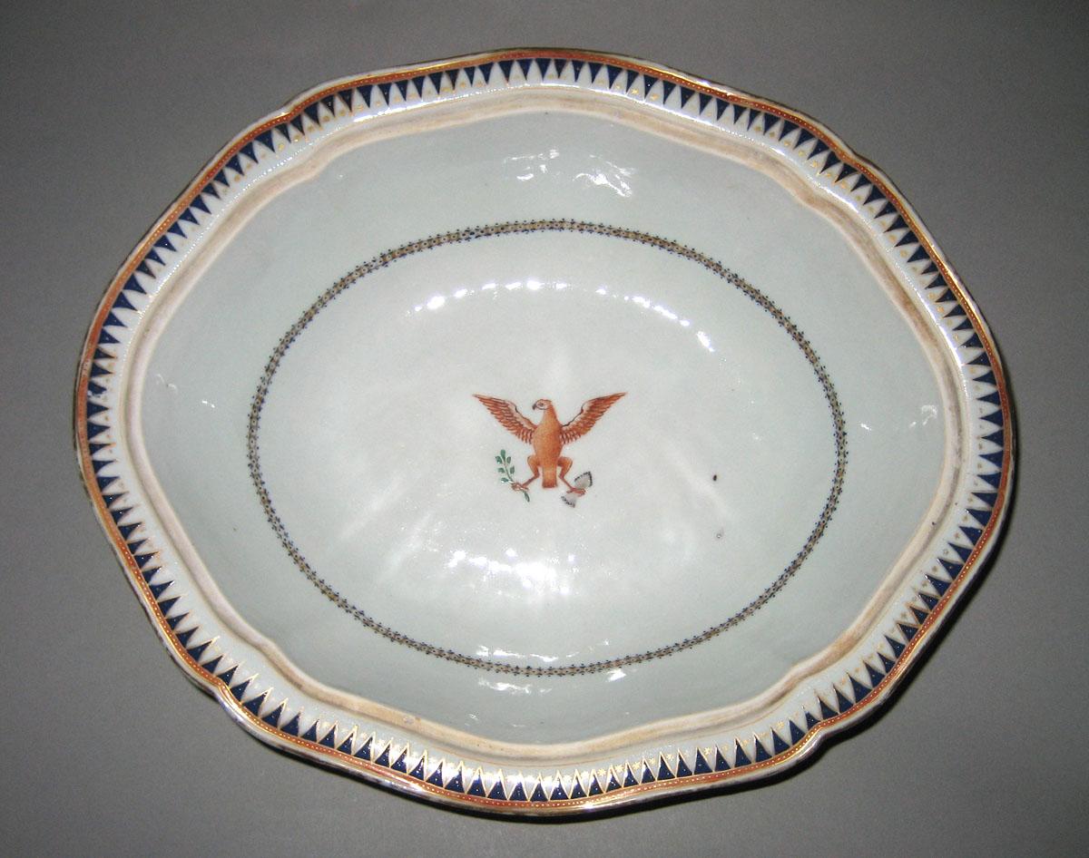 1963.0864.393 covered dish interior