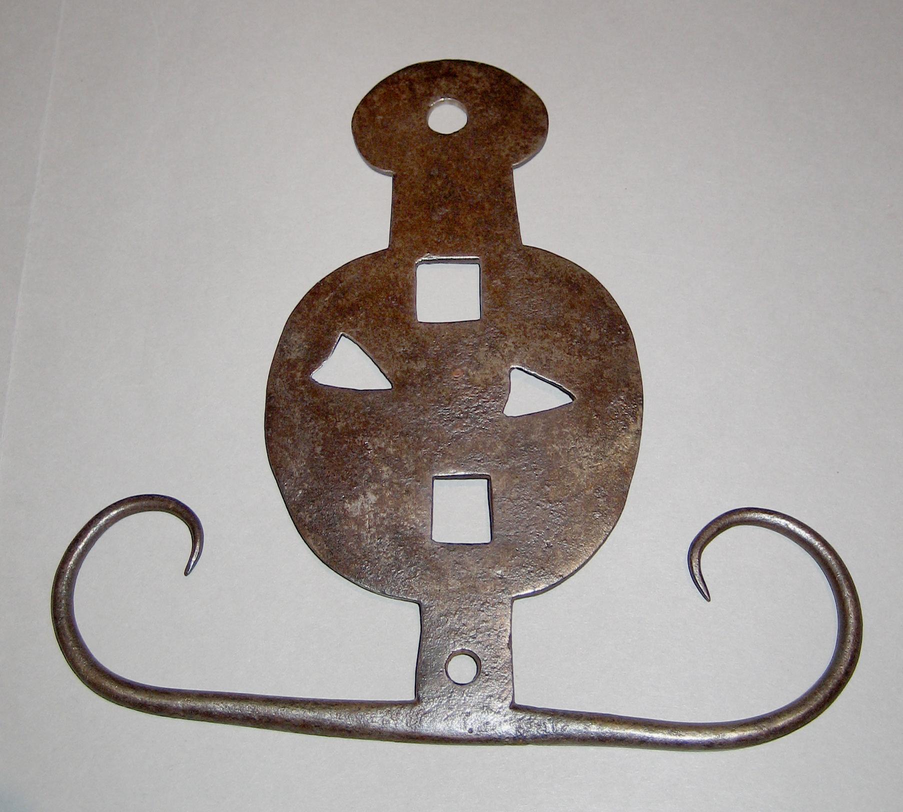 1952.0107 A Skewer holder