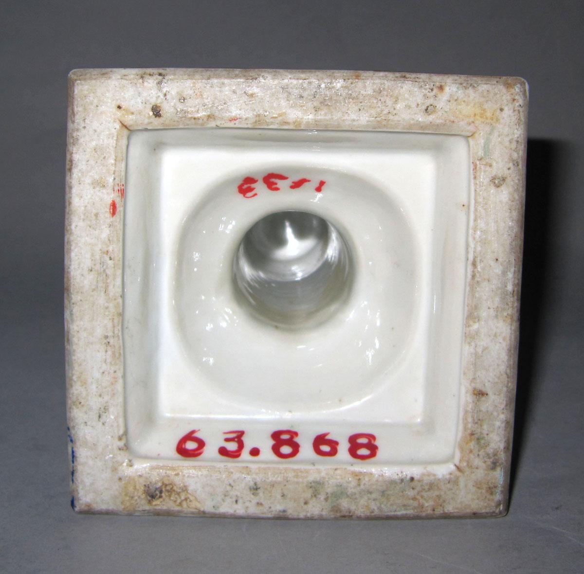 1963.0868 Porcelain candlestick