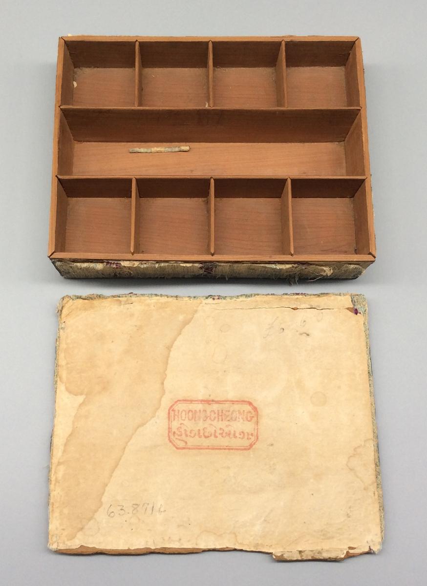 1963.0871 A B Game box, view 4
