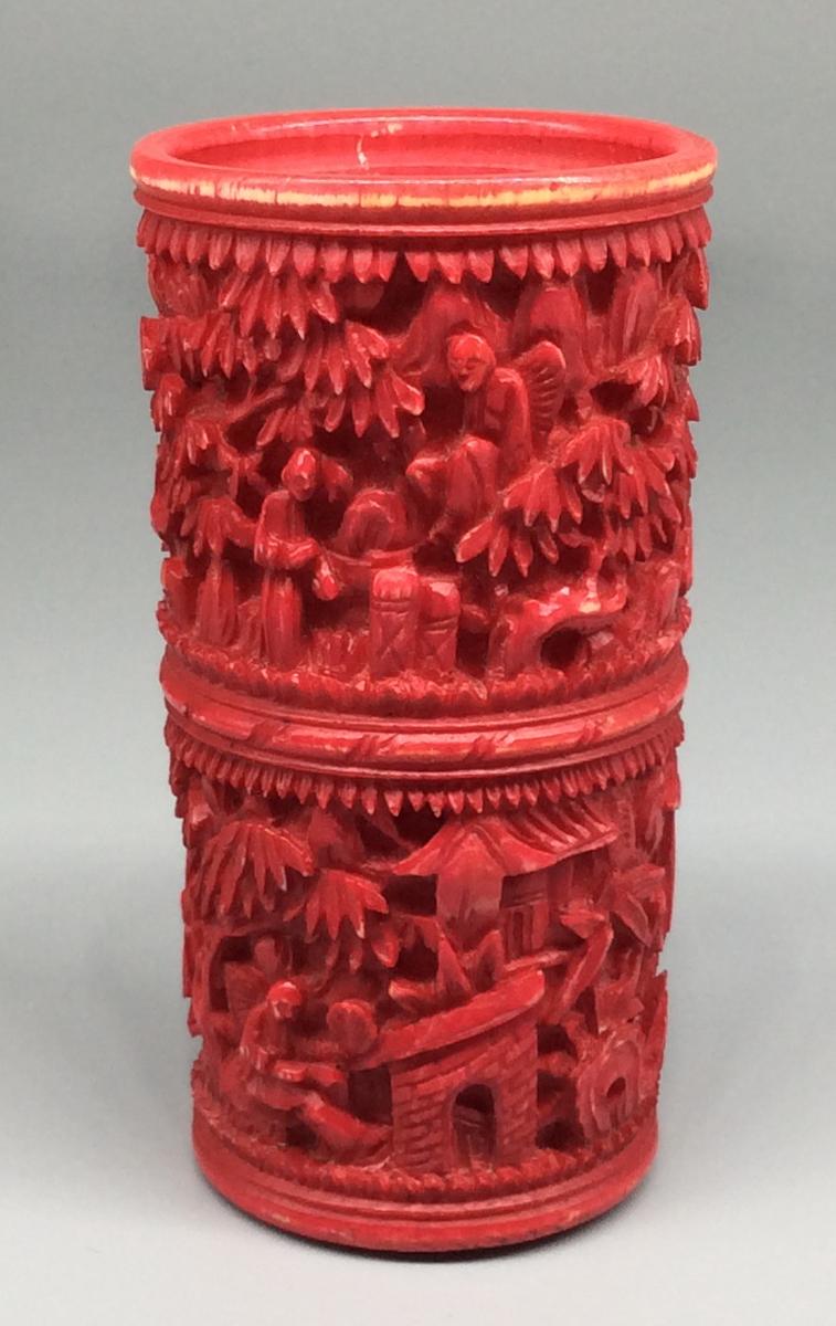 1963.0871 CC Dice cup, view 1
