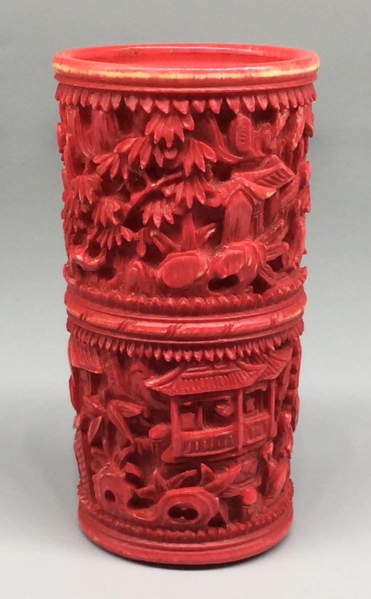 1963.0871 CC Dice cup, view 2
