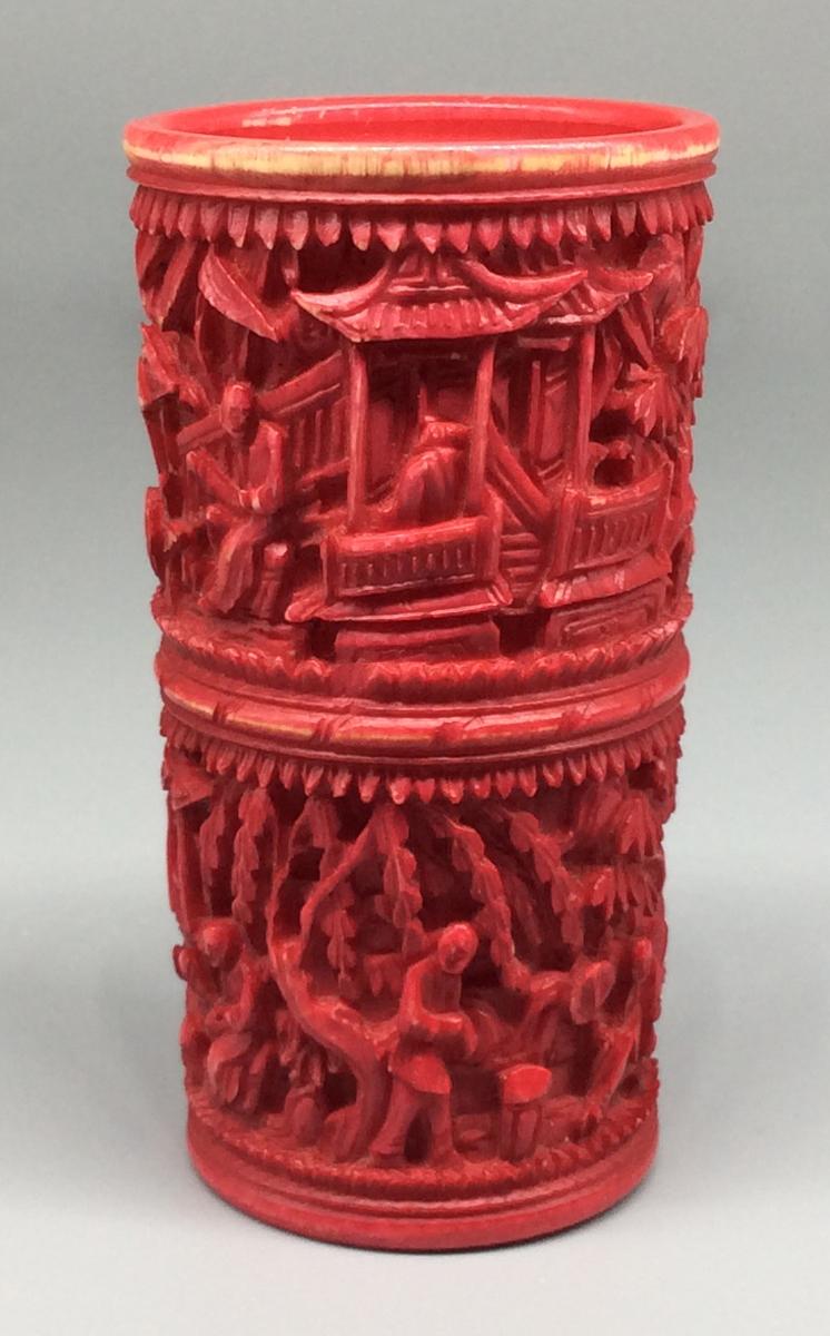1963.0871 CC Dice cup, view 3
