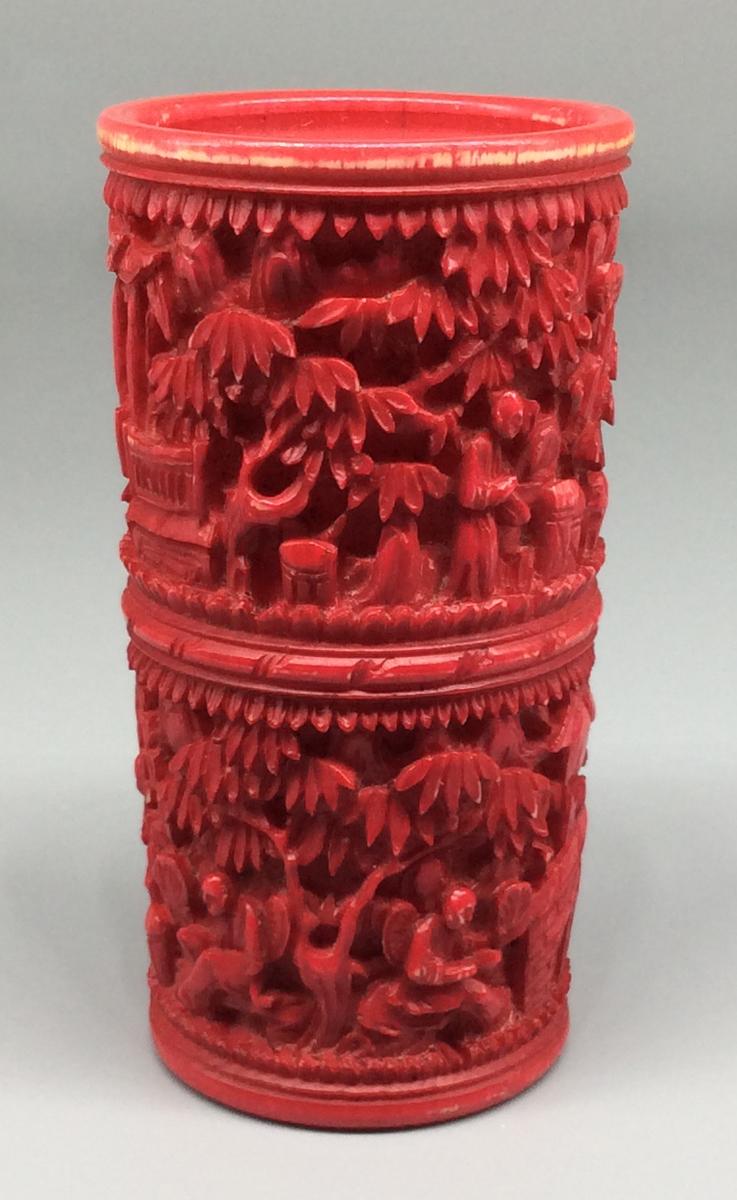 1963.0871 CC Dice cup, view 4