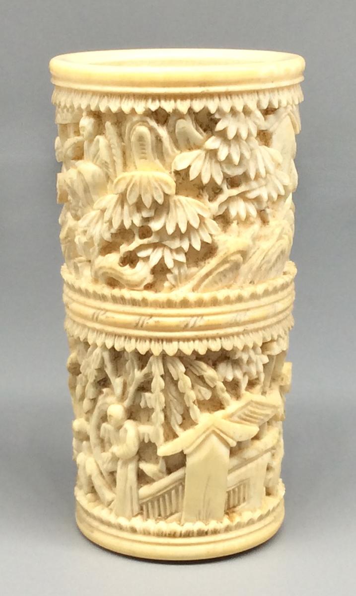 1963.0871 C Dice cup, view 2