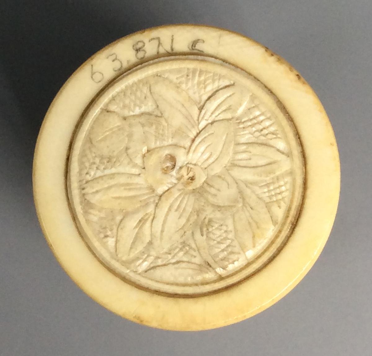 1963.0871 C Dice cup, view 6