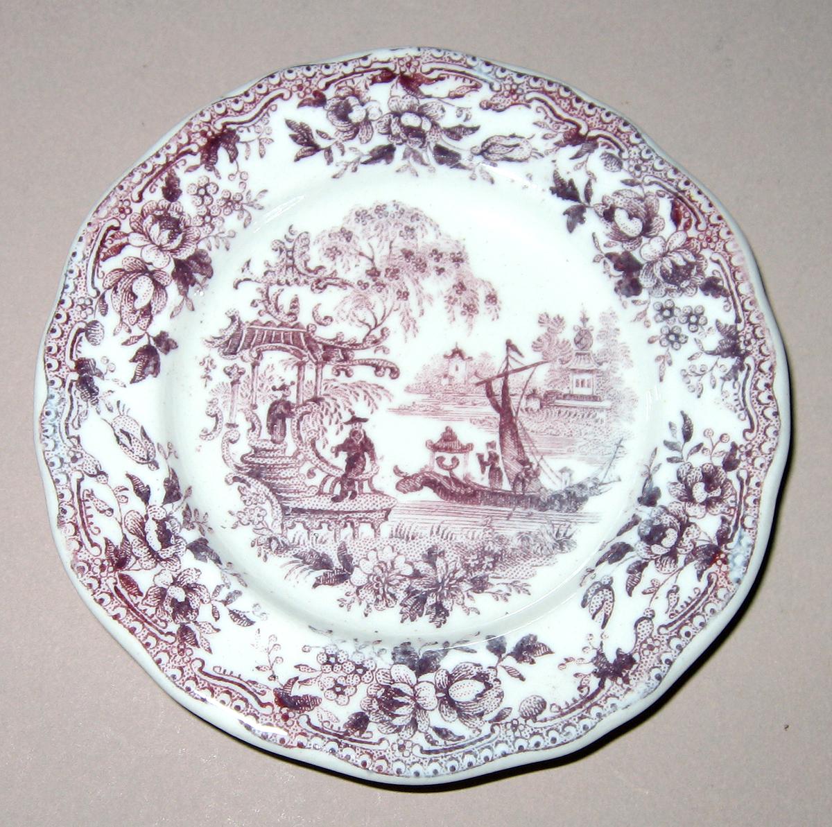1955.0136.195 Miniature plate with chinoiserie printed scene