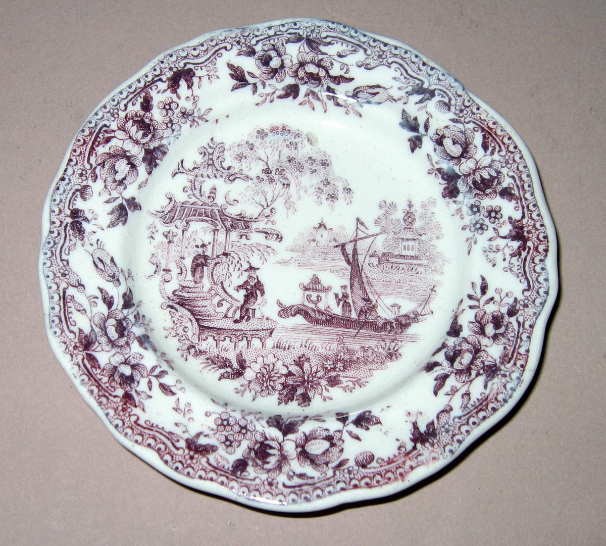 1955.0136.198 Miniature plate with chinoiserie printed scene