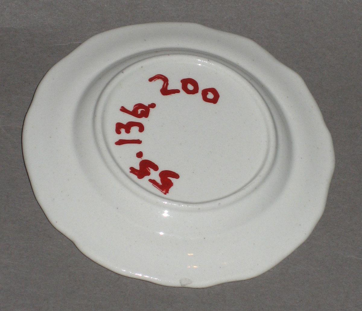 1955.0136.200 Miniature plate with chinoiserie printed scene (underside)