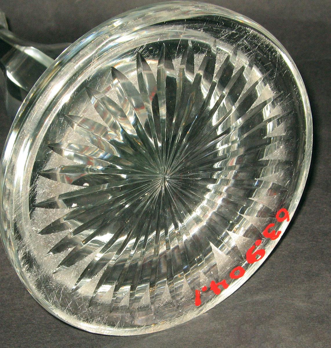 1963.0904.001 Glass candlestick (underside)