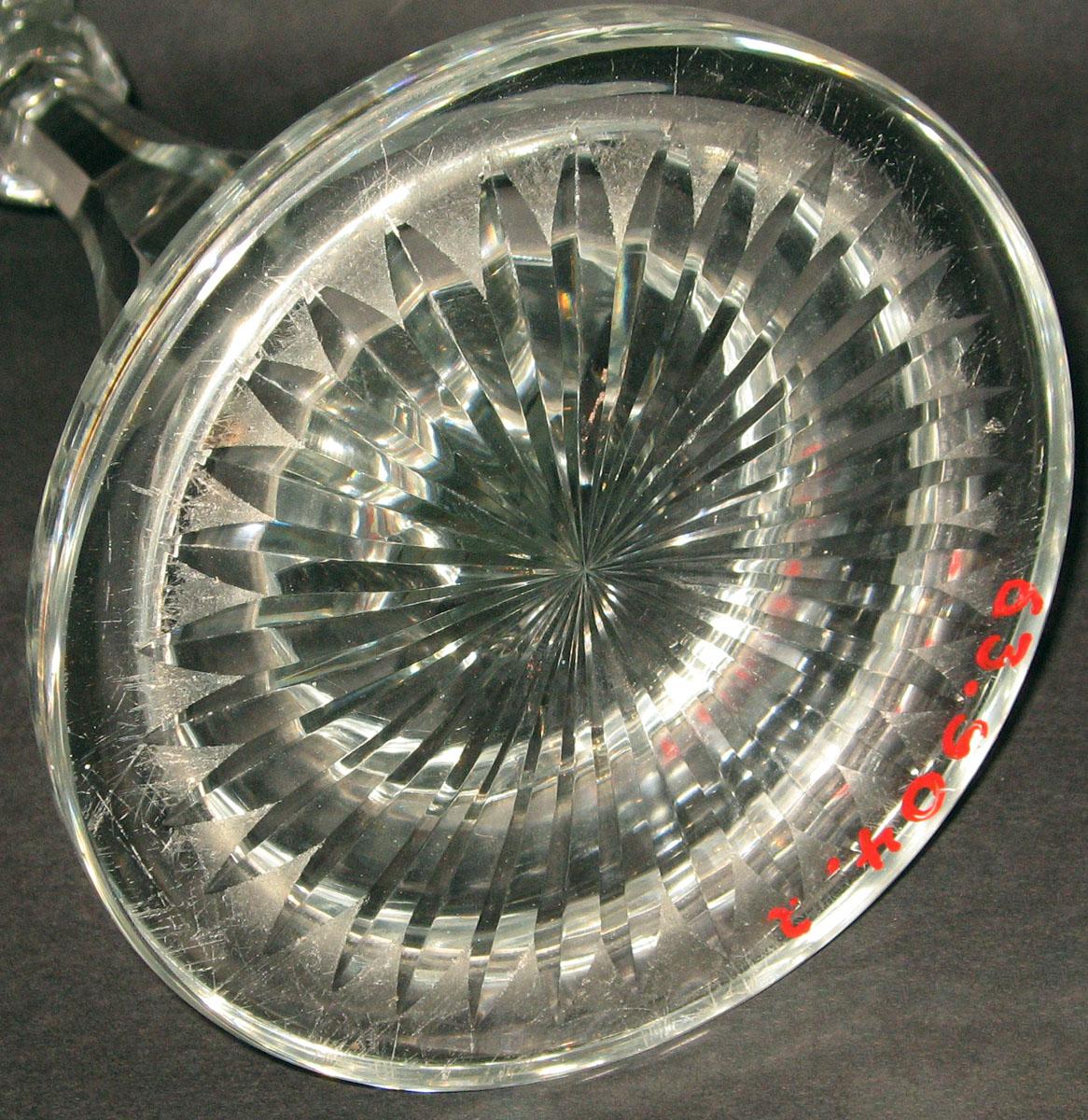 1963.0904.002 Glass candlestick (underside)