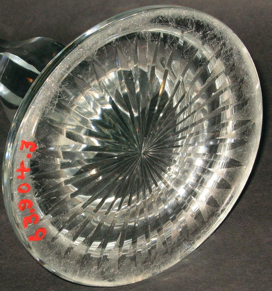 1963.0904.003 Glass candlestick (underside)