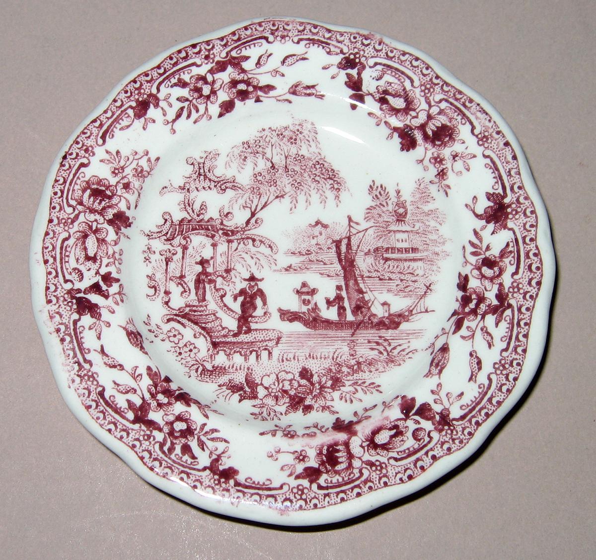 1955.0136.203 Miniature plate with chinoiserie printed scene