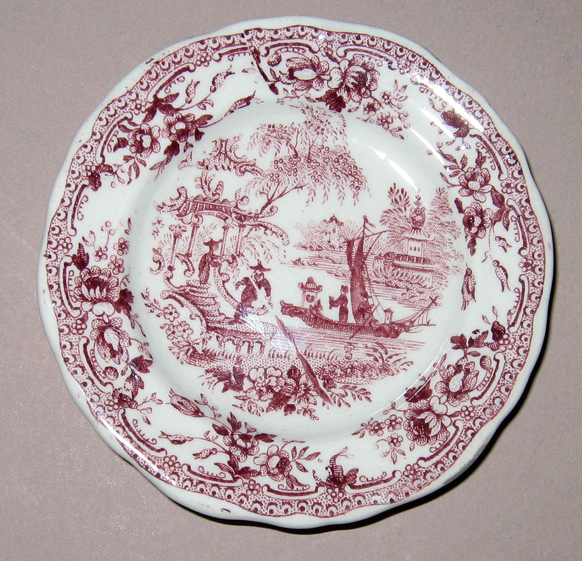 1955.0136.204 Miniature plate with chinoiserie printed scene