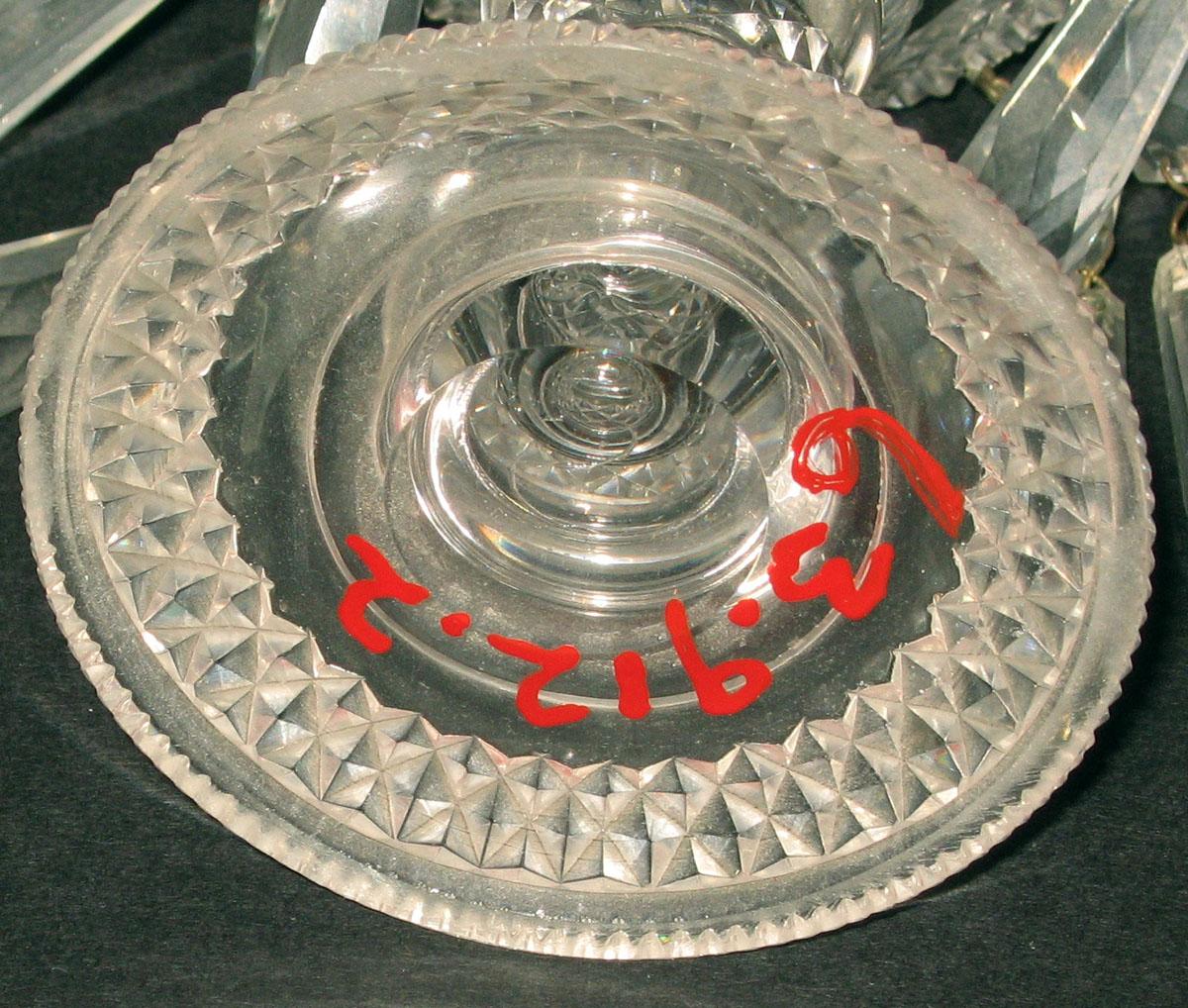 1963.0912.002 Glass candlestick (underside)