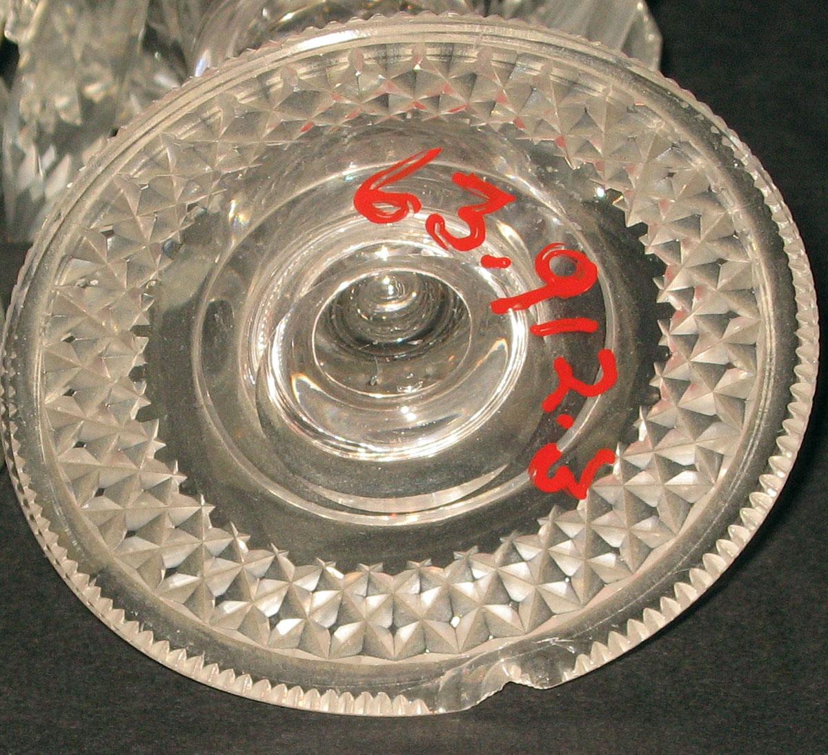 1963.0912.003 Glass candlestick (underside)