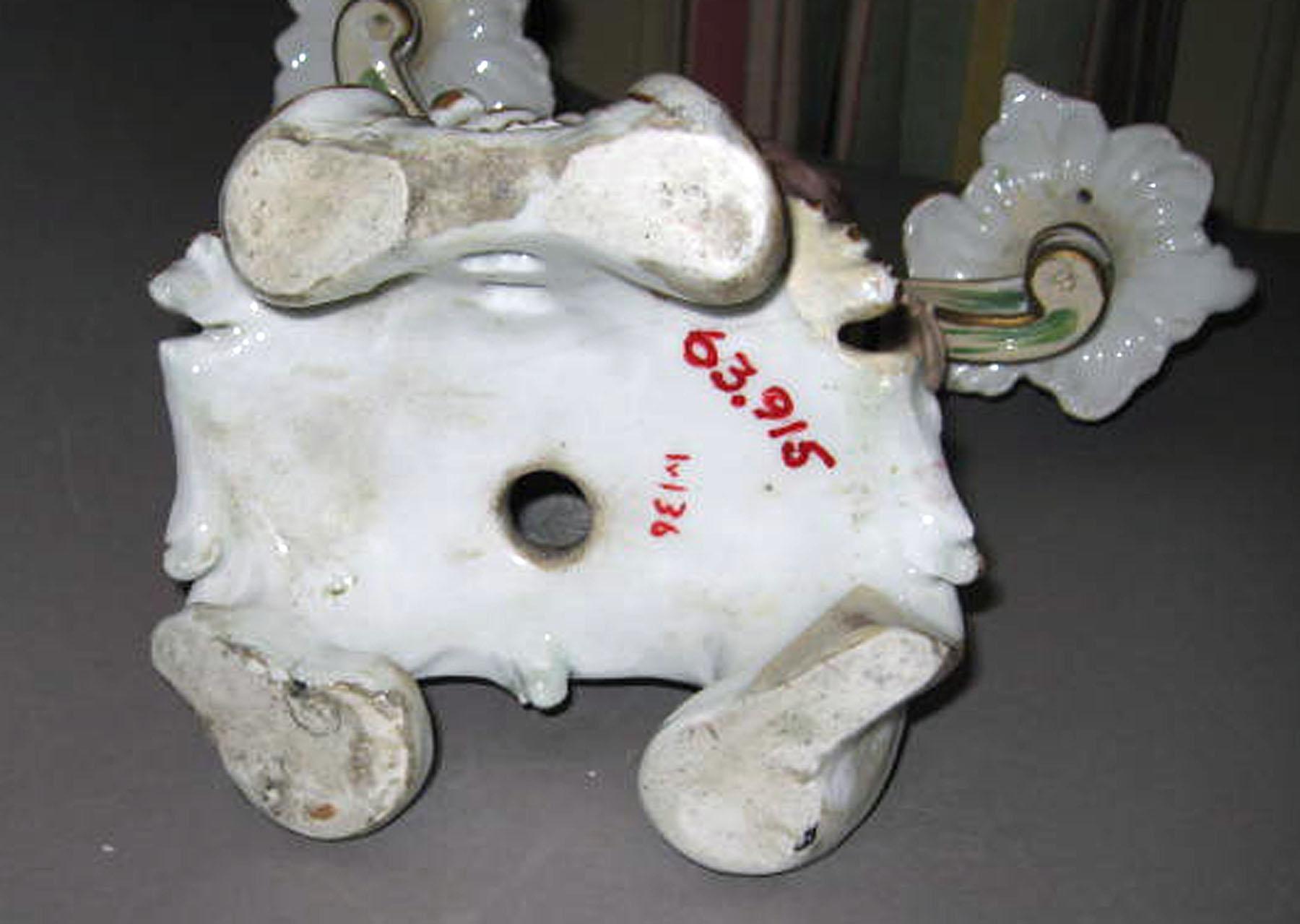 1963.0915 Porcelain candlestick figure (underside)