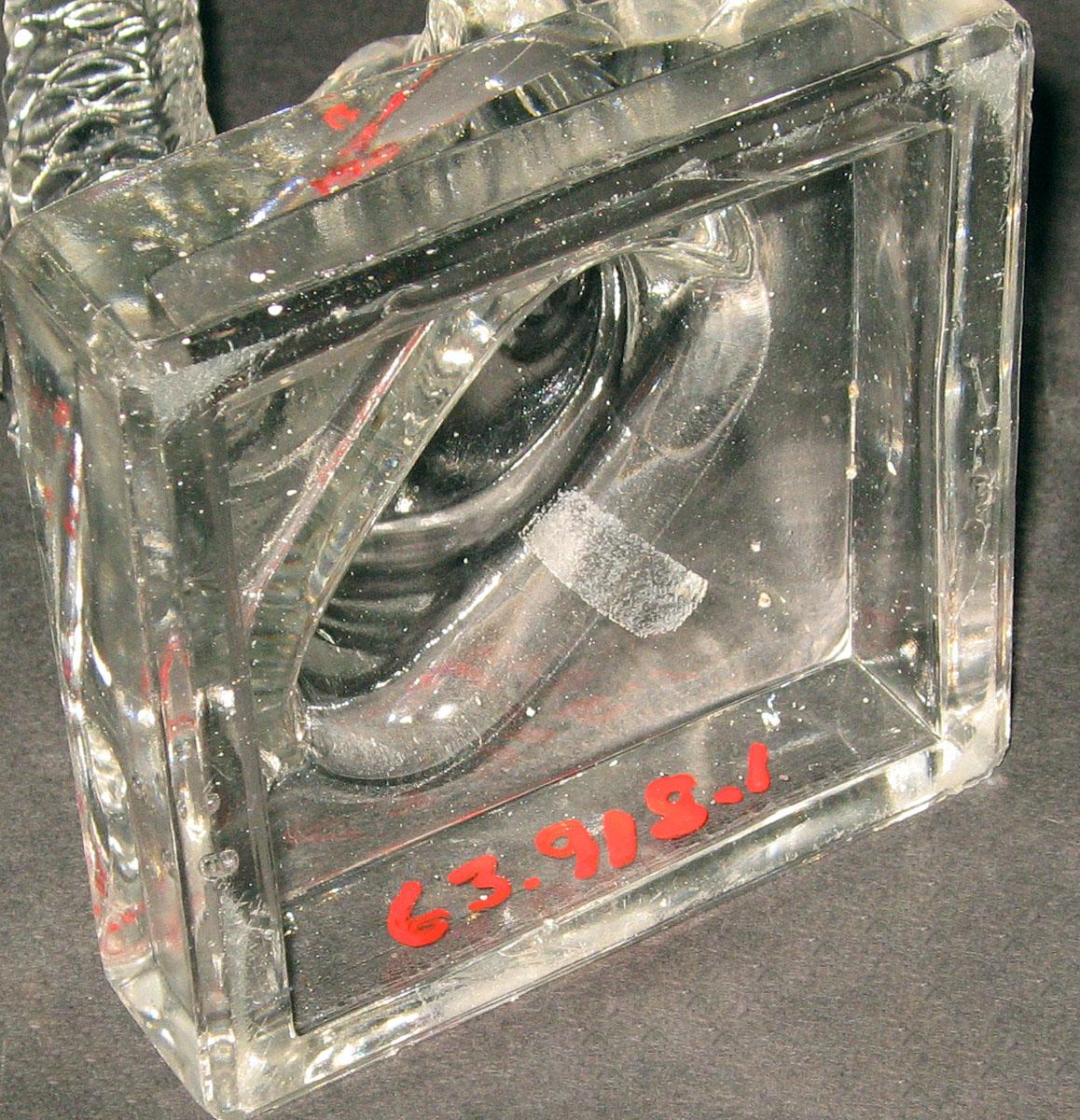 1963.0918.001 Glass candlestick (underside)
