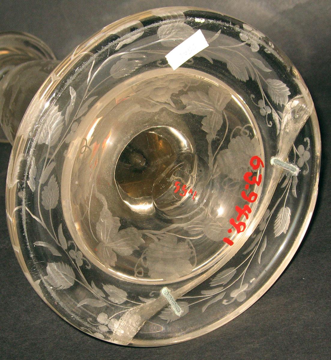 1963.0949.001 Glass candlestick (underside)