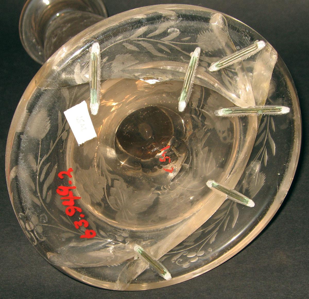 1963.0949.002 Glass candlestick (underside)