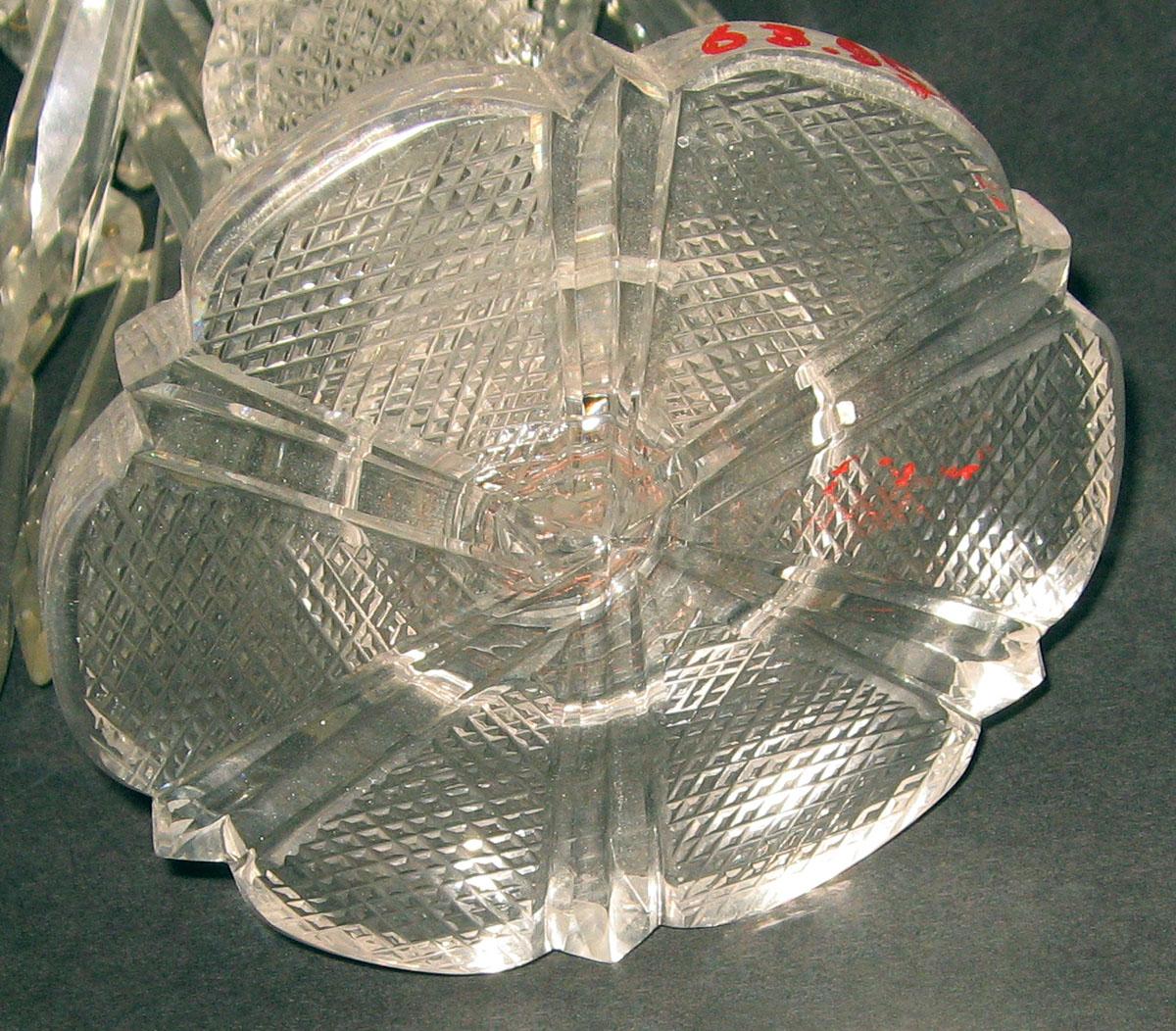1963.0952.001 Glass candlestick (underside)