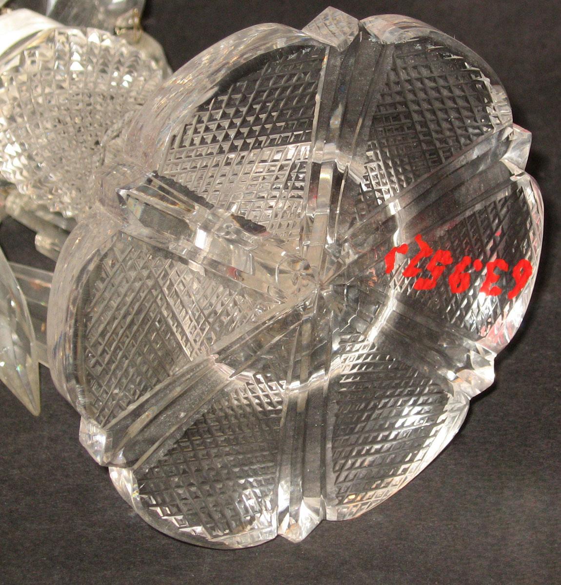 1963.0952.002 Glass candlestick (underside)