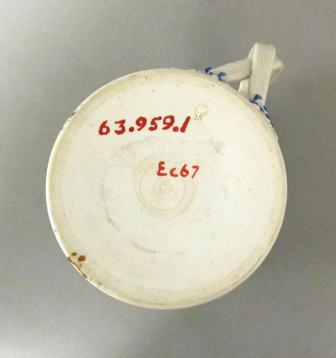 1963.0959.001 Porcelain mug underside