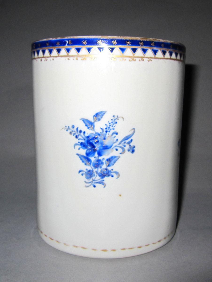 1963.0959.003 Porcelain mug medallion