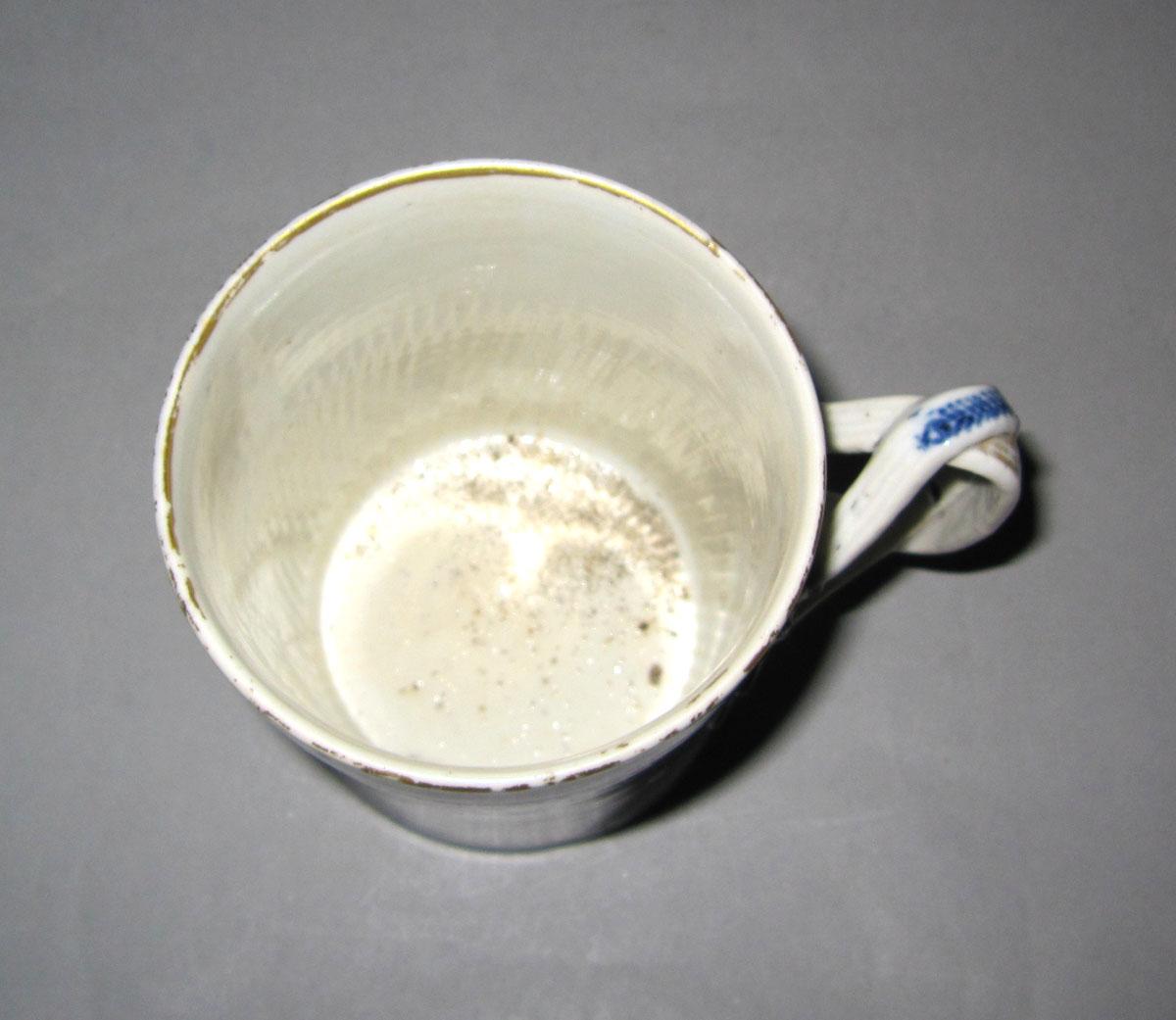 1963.0962 Porcelain mug top