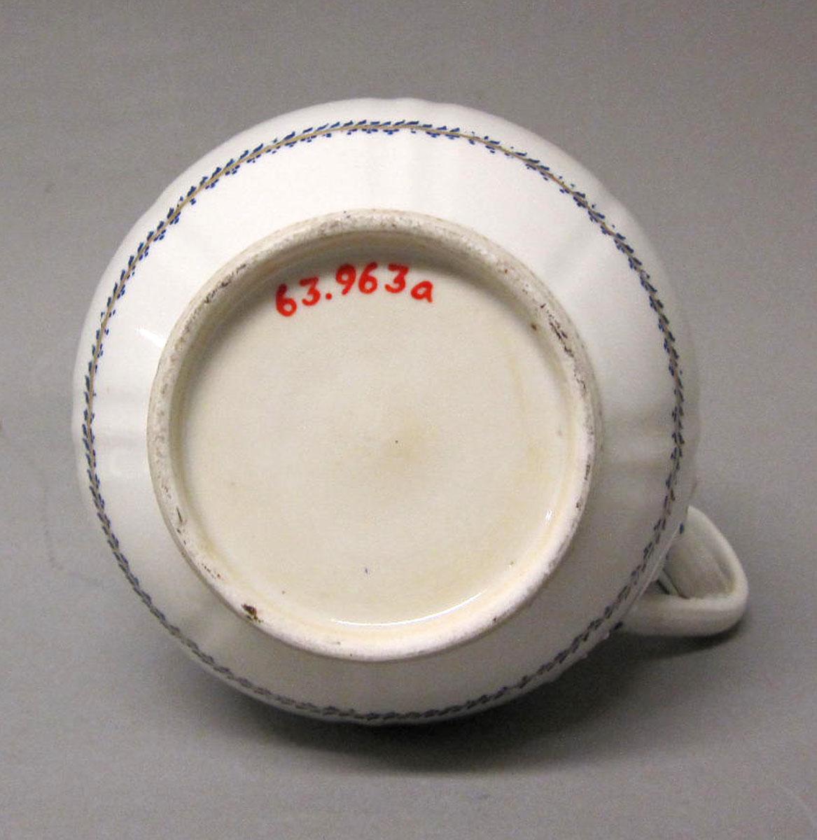 1963.0963 A Porcelain chocolate pot underside