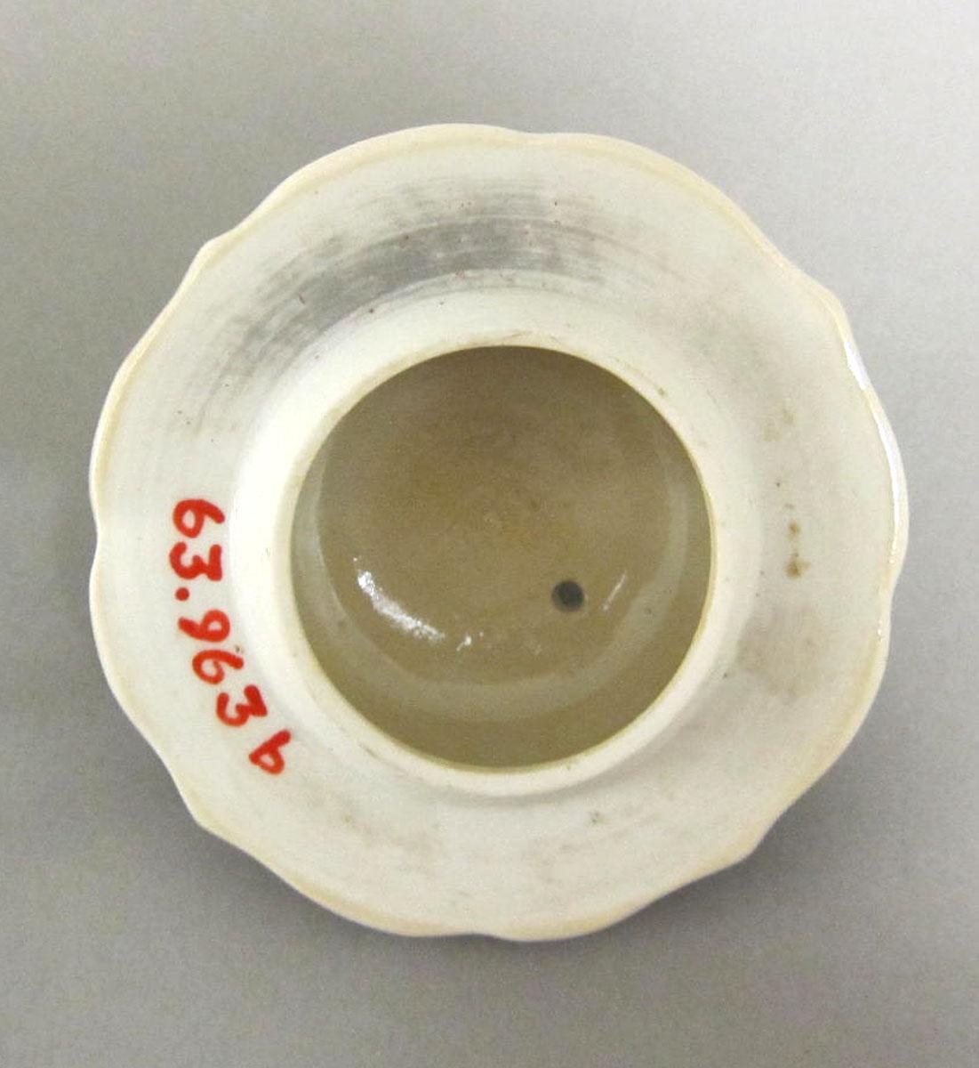 1963.0963 B Porcelain chocolate pot underside