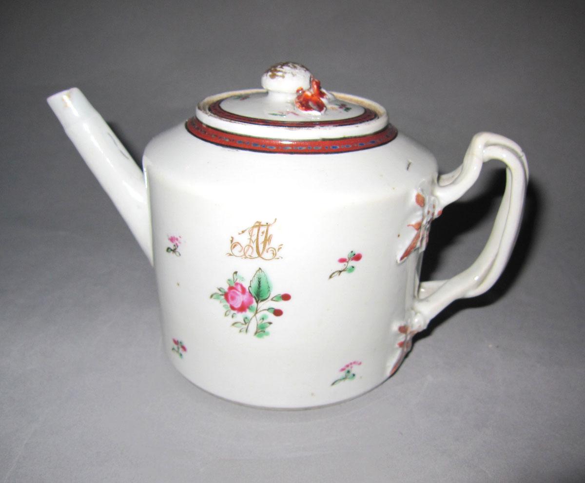 1963.0964 A, B Porcelain teapot