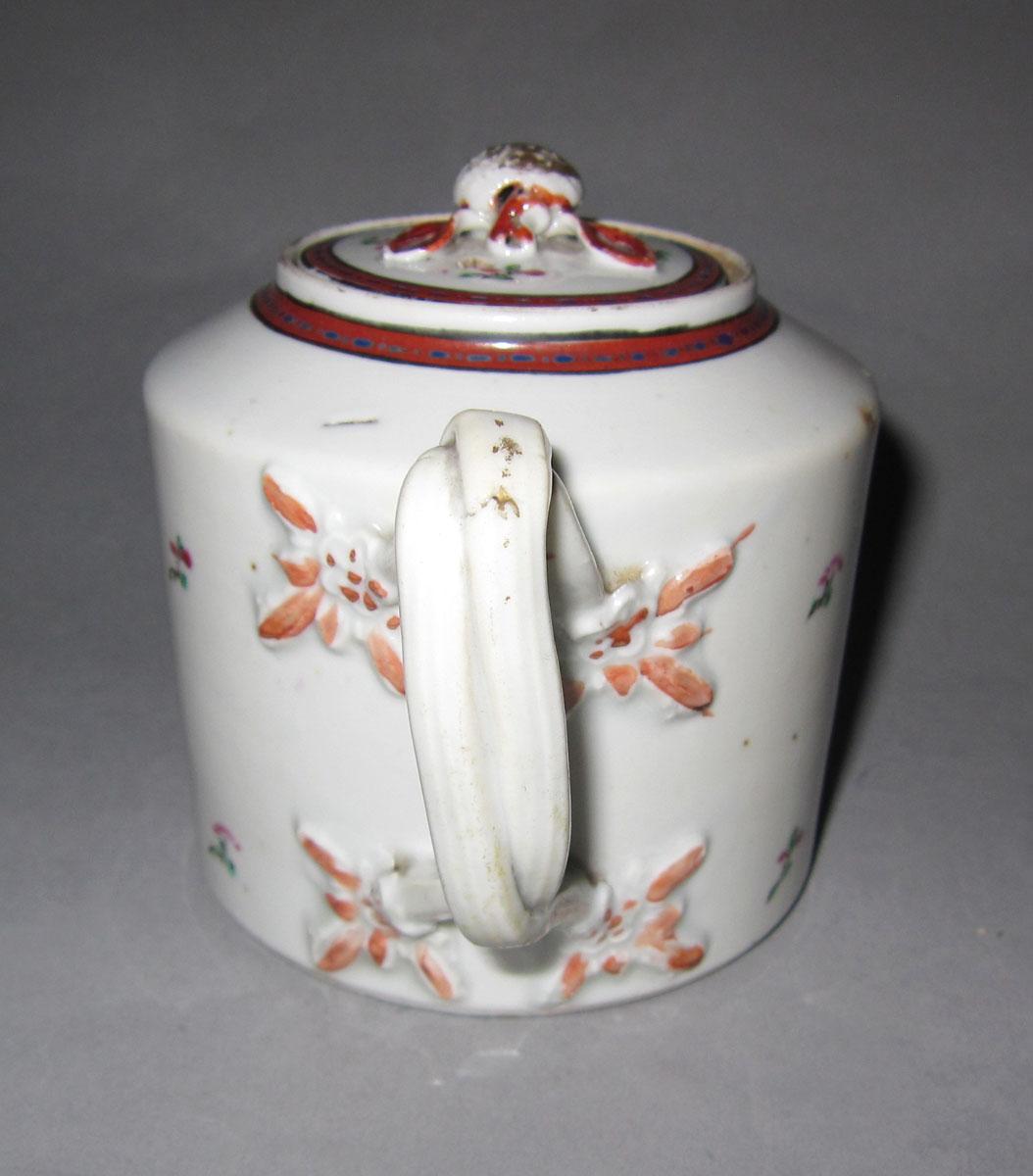 1963.0964 A, B Porcelain teapot handle