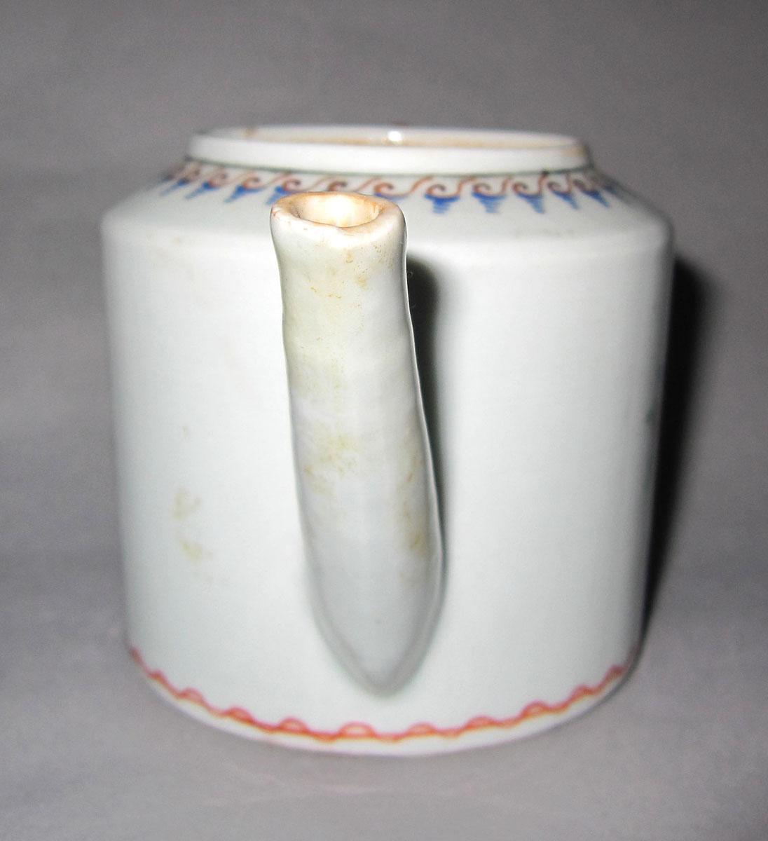 1963.0965 A Porcelain teapot spout