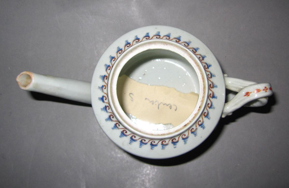 1963.0965 A Porcelain teapot top