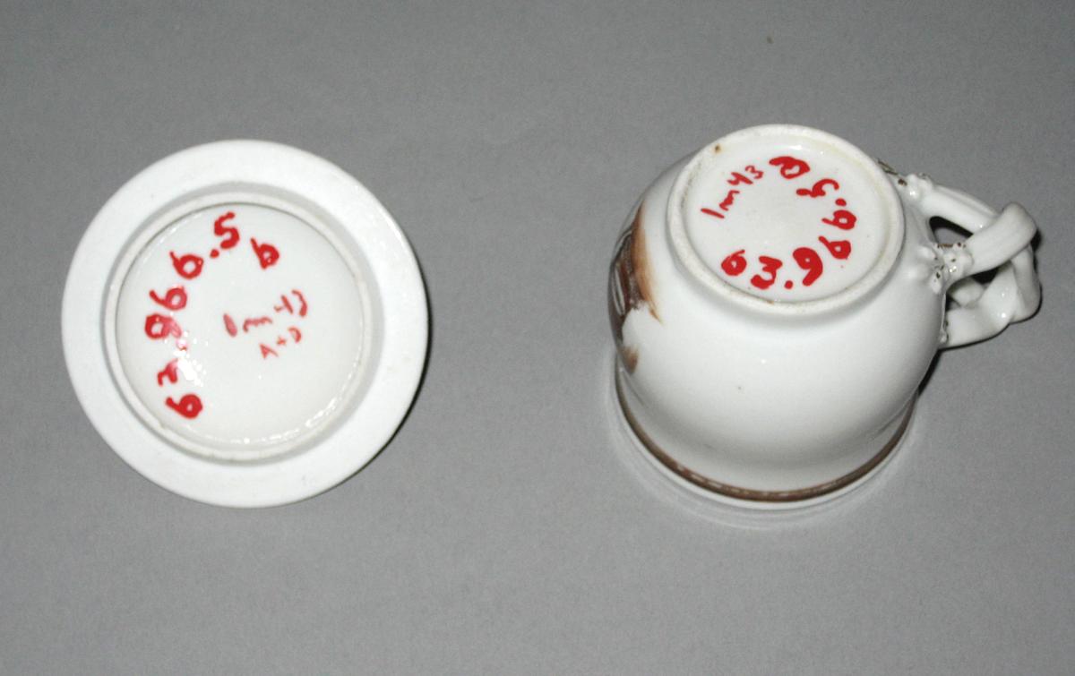 1963.0966.005 Pot de creme underside