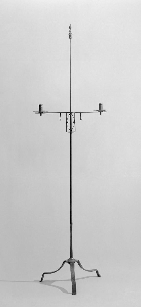 1963.0972 Candlestand, B+W