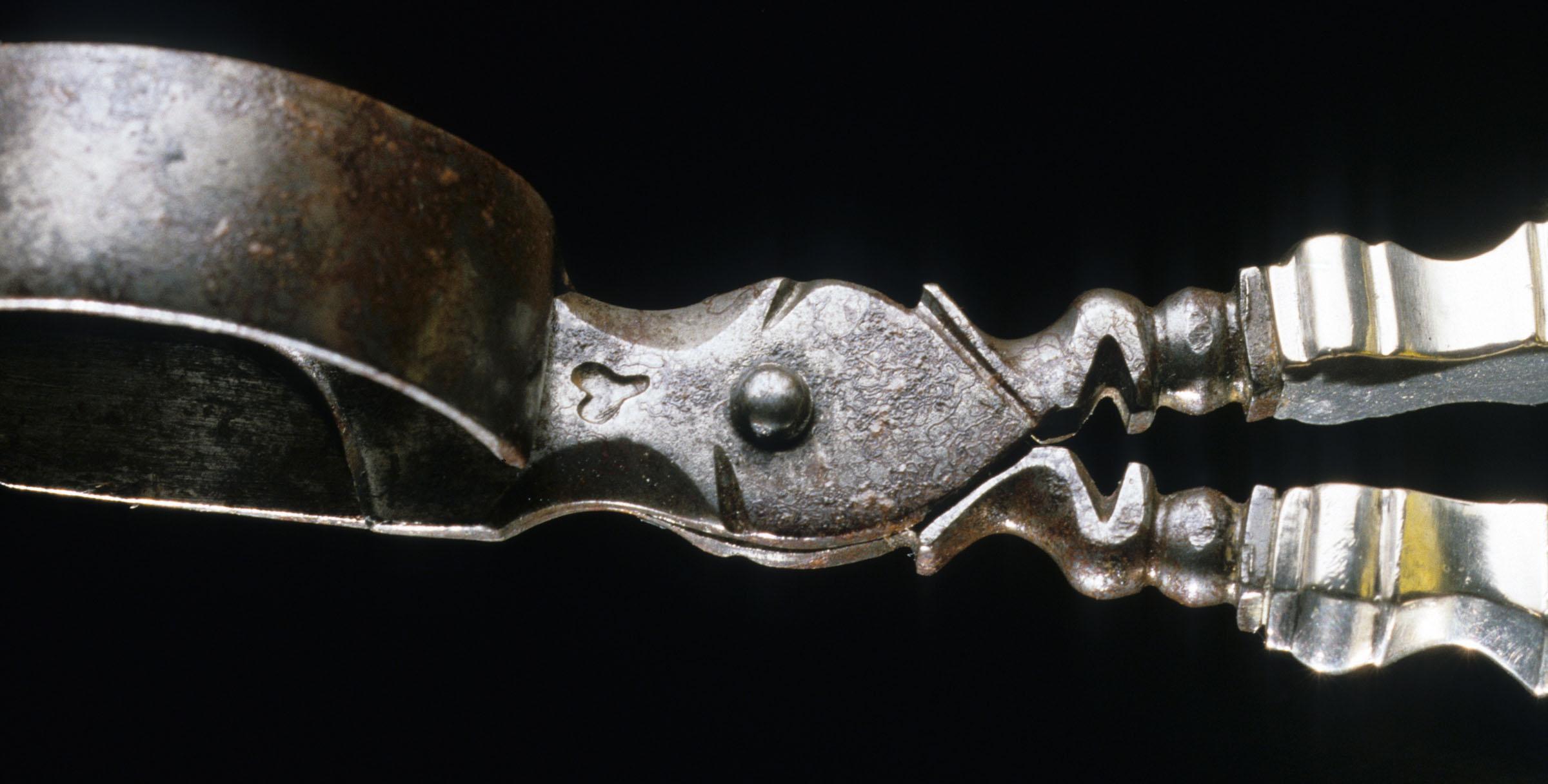 1963.0973 Snuffer, detail 1