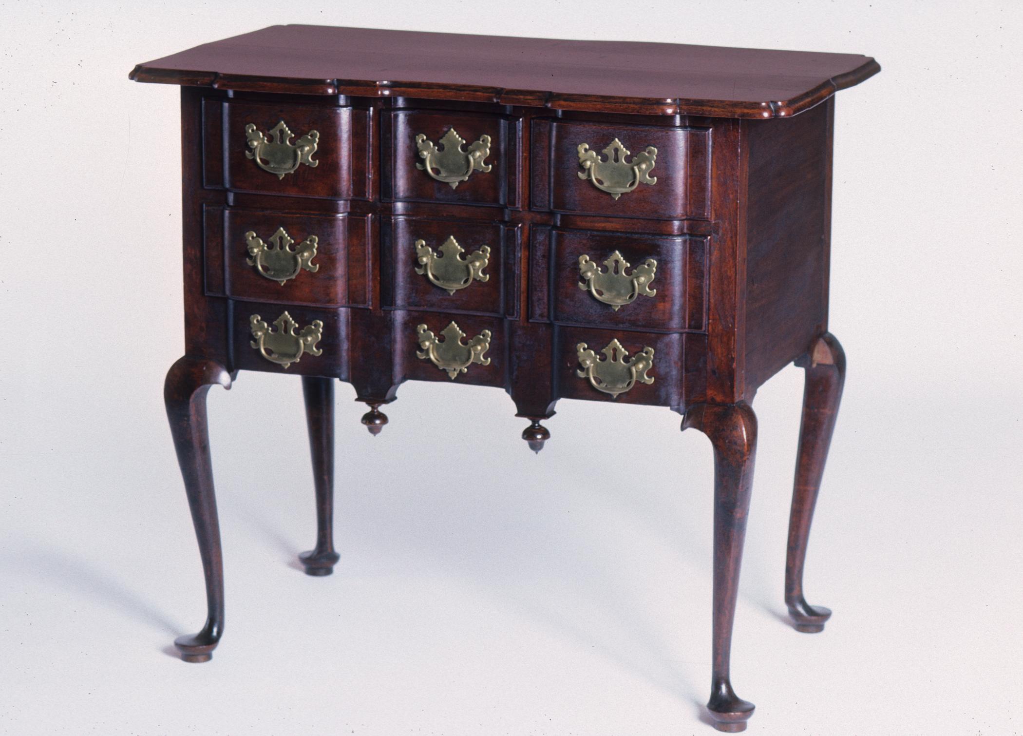 1963.0975, Table, dressing table, view 1