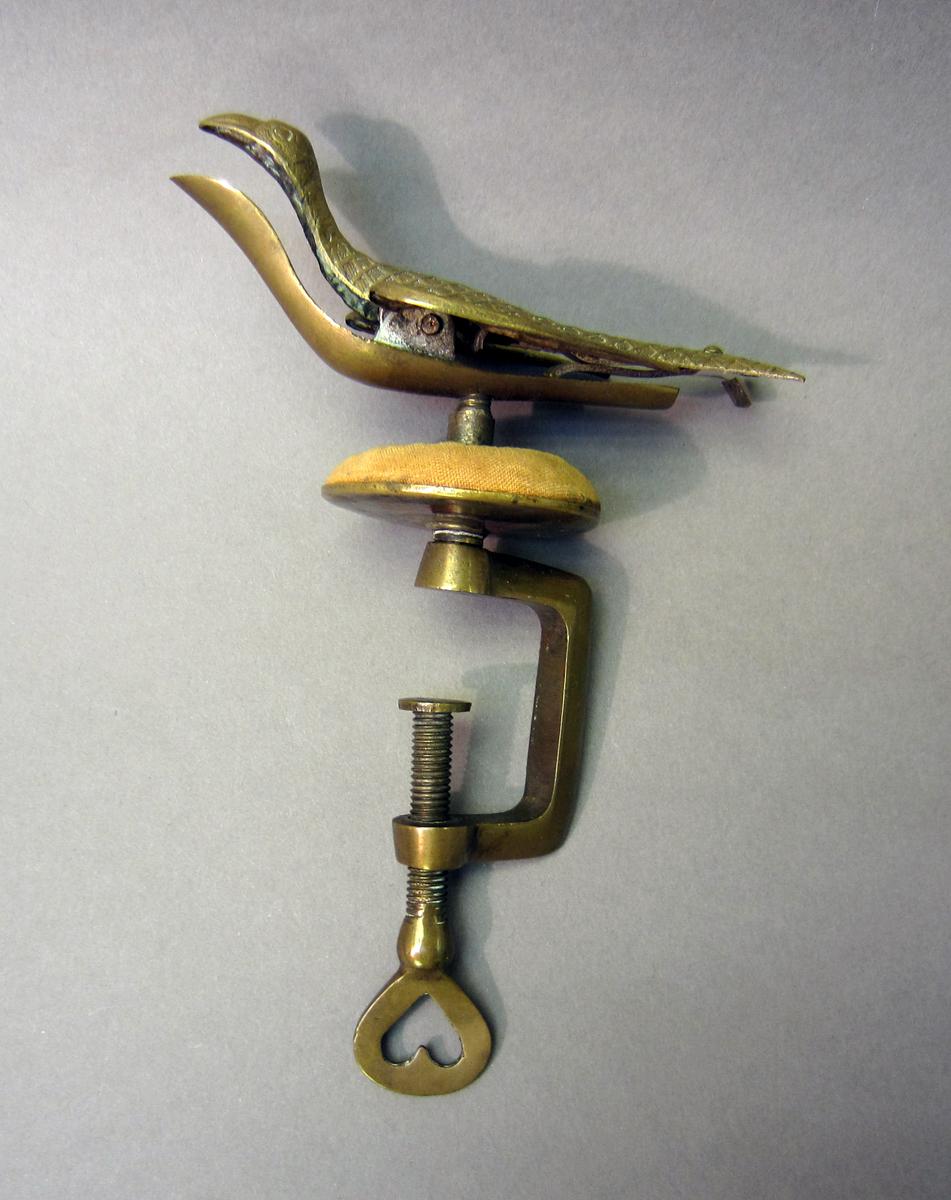 1963.0998 Sewing bird, View 1