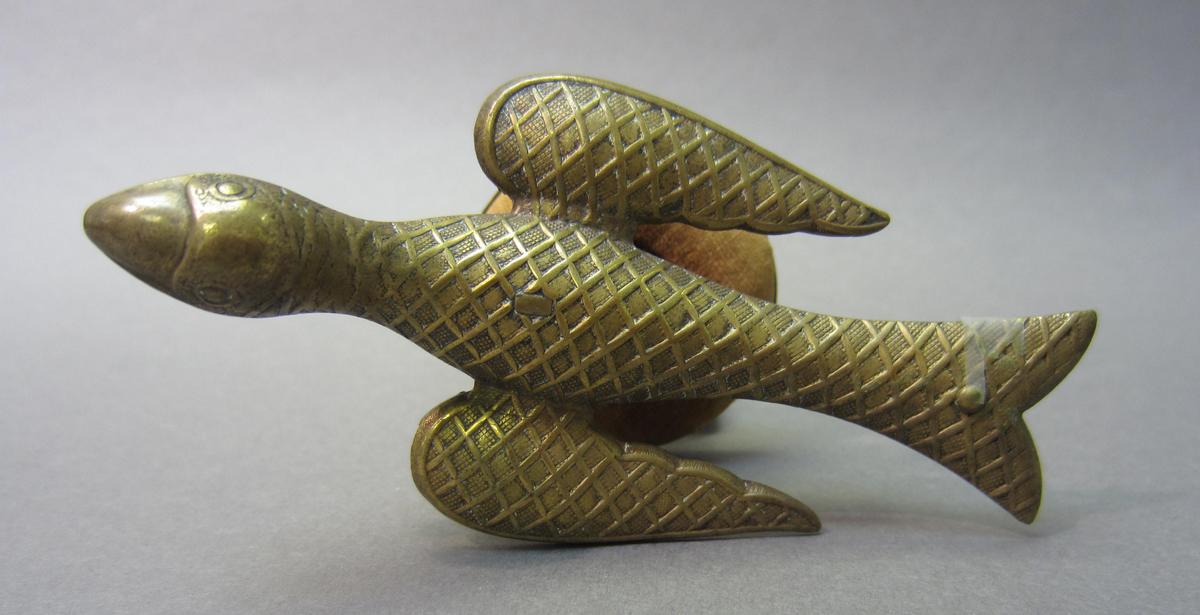 1963.0998 Sewing bird, Top