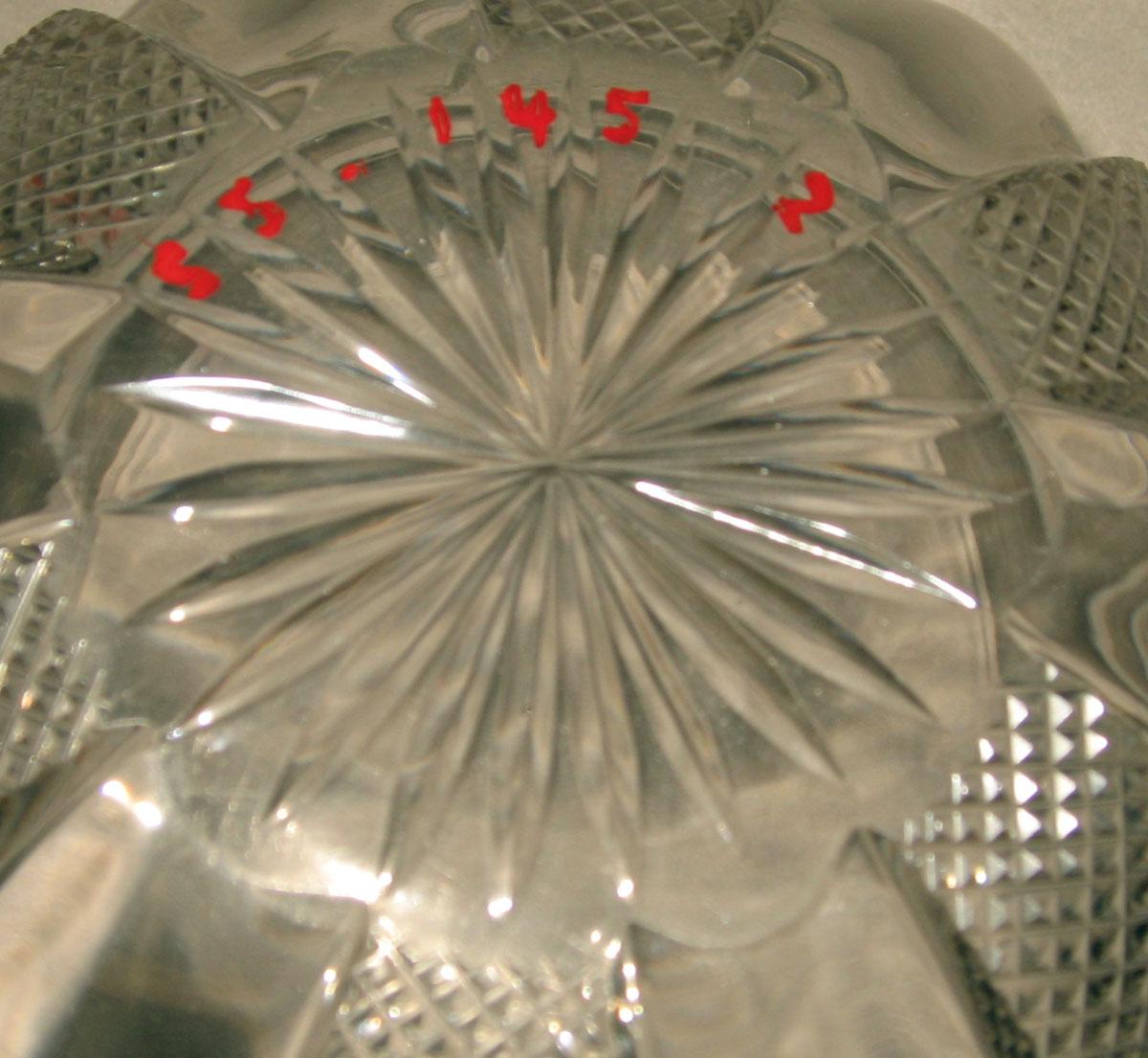 1955.0145.002 Glass bowl (underside)