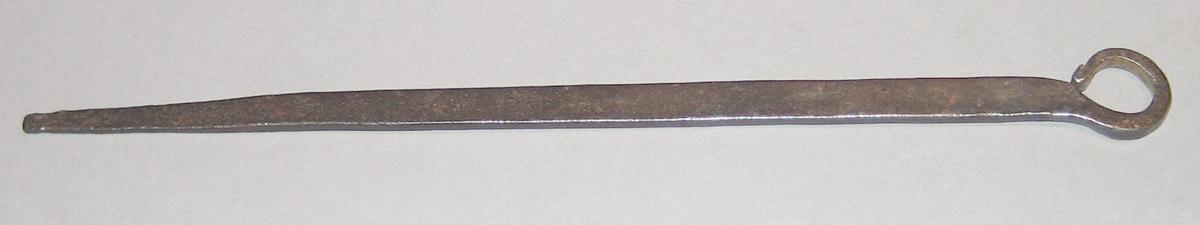 1952.0107 D Skewer