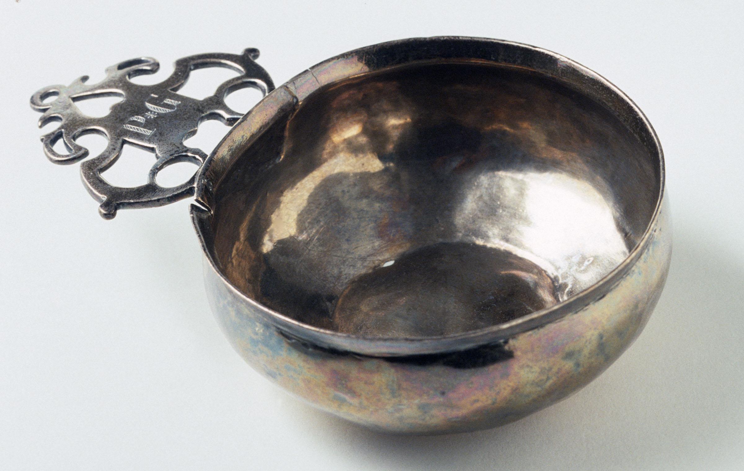 1964.0055 Porringer, view 1